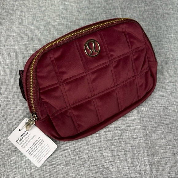 Lululemon Everywhere Belt Bag Quilted Velour Wine Berry Velvet Crossbody Bag NWT - Picture 7 of 9